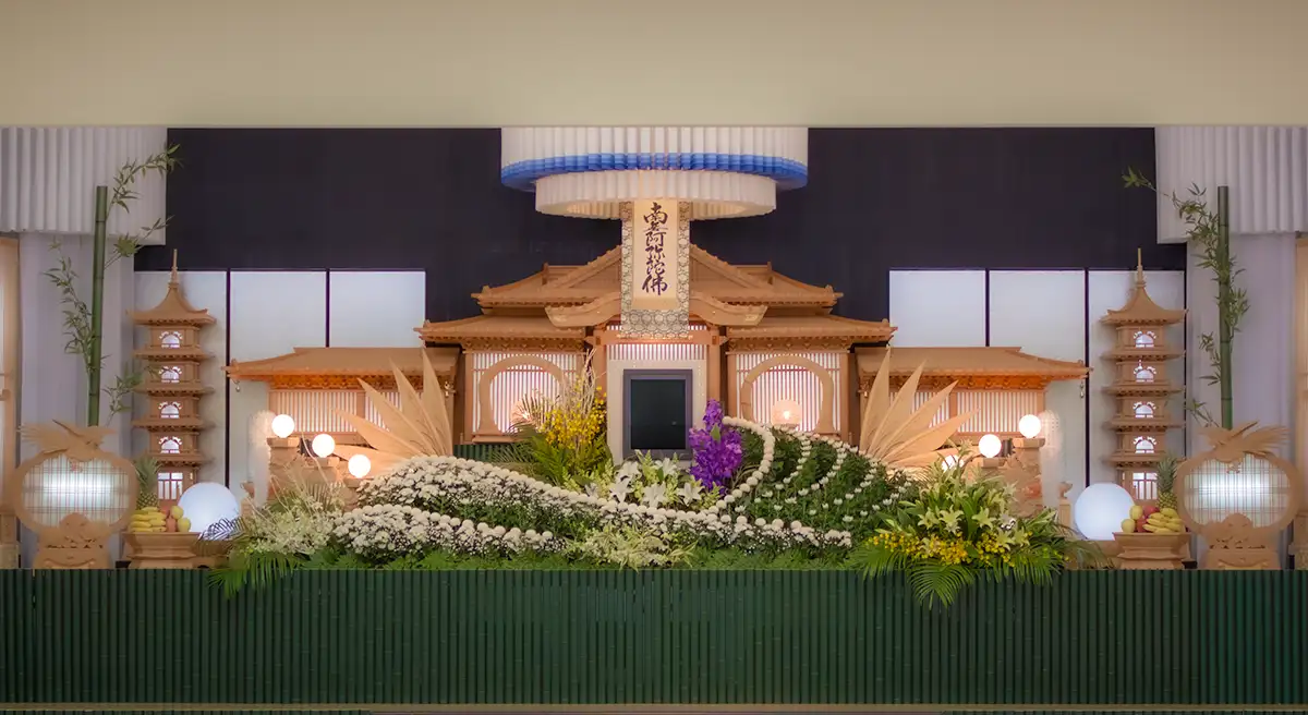 大ホール 一般葬向け:30名様以上:祭壇写真