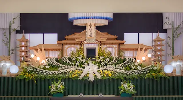 大ホール 一般葬向け:30名様以上:祭壇写真