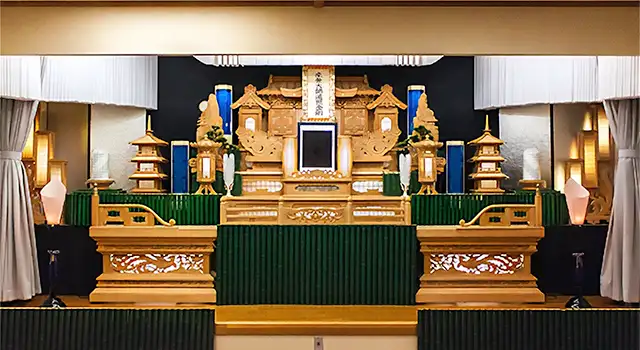 小ホール 家族葬向け:20名様前後:祭壇写真