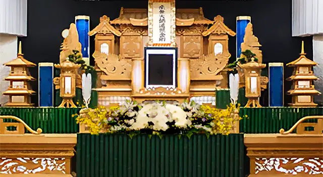 小ホール 家族葬向け:20名様前後:祭壇写真