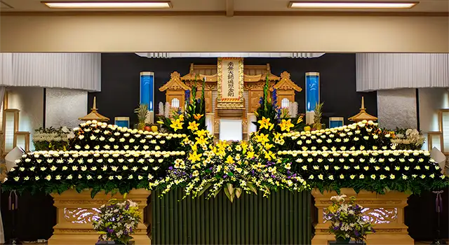 小ホール 家族葬向け:20名様前後:祭壇写真